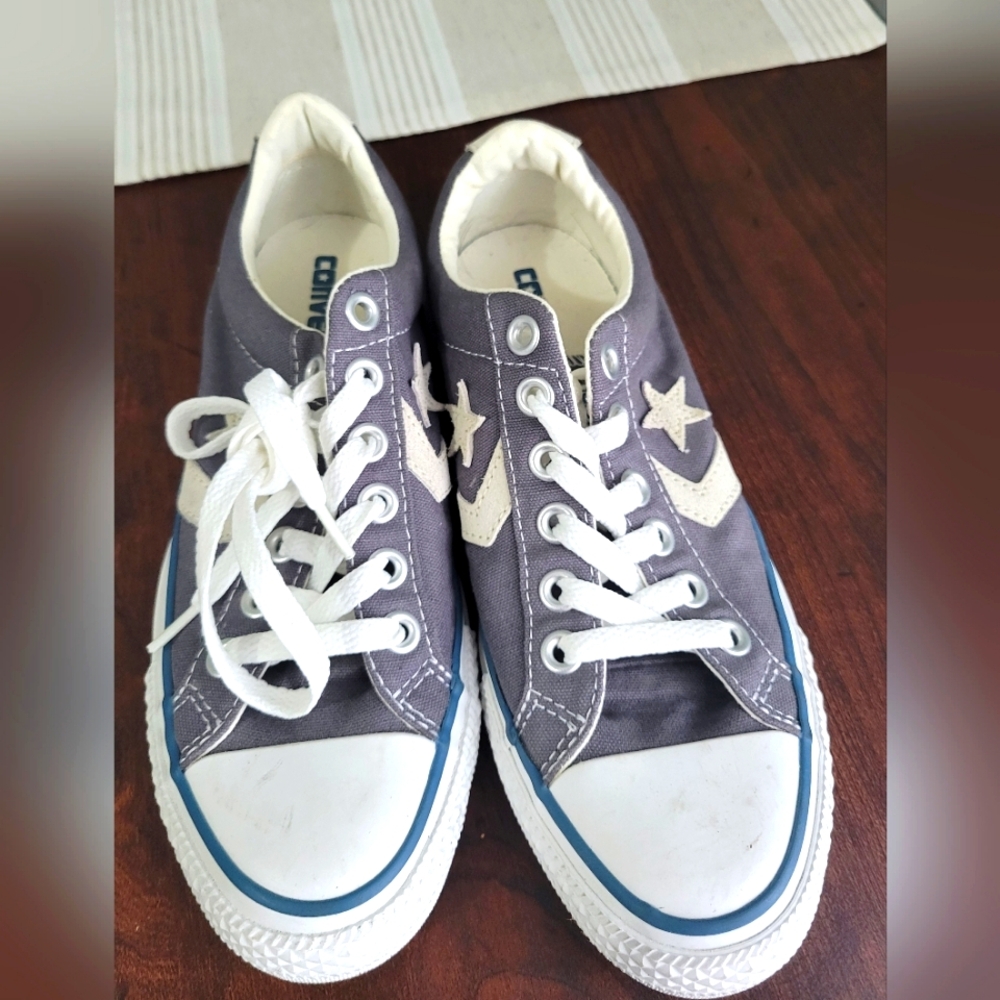 Converse Womens 7, Mens 5 Gray white all stars